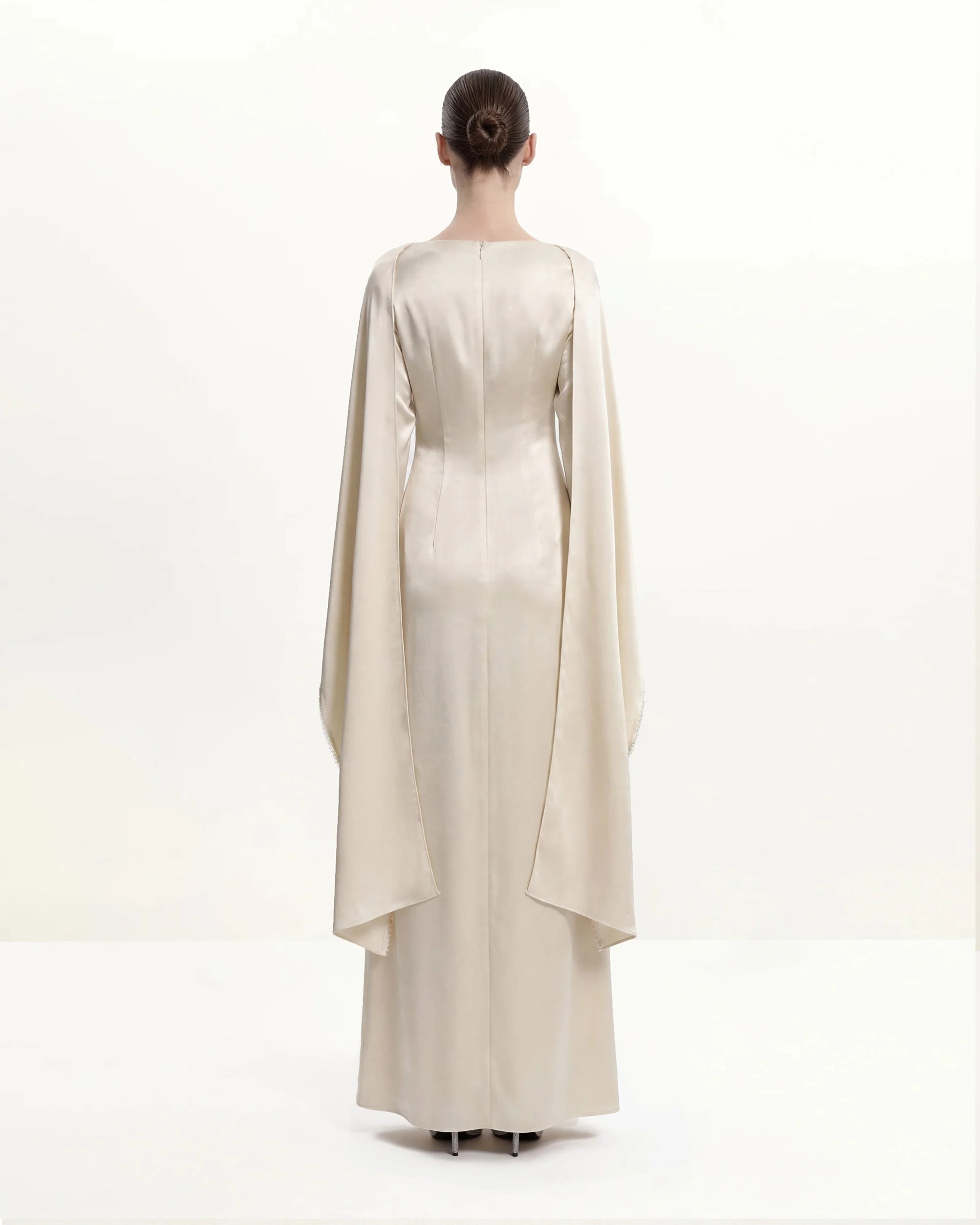 198Perlenbesetztes Maxikleid mit Umhangärmeln und U-Boot-Ausschnitt - Creme - Image 2