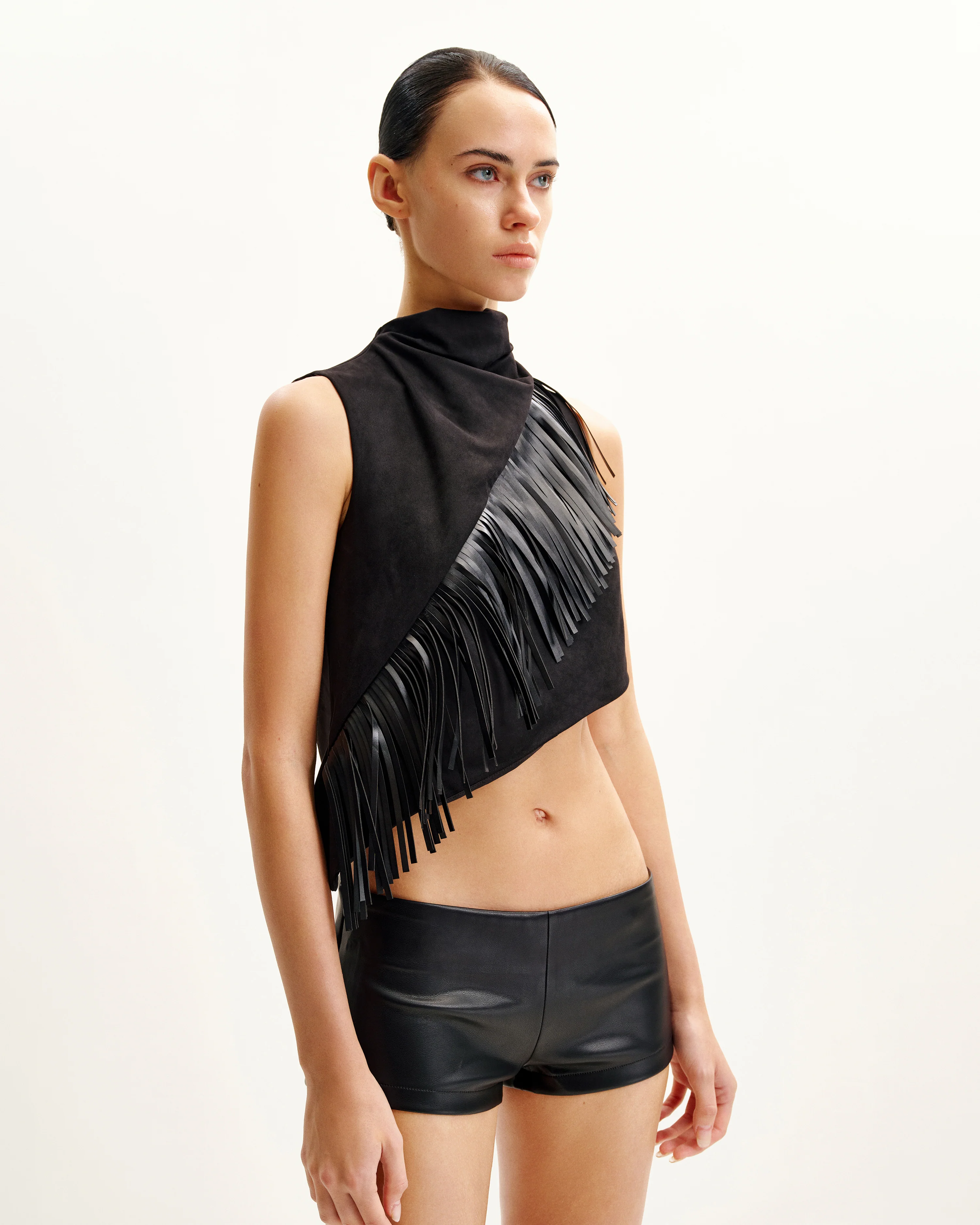 Adeline Asymmetrisches Fransen-Suede-Top - Schwarz - Image 2