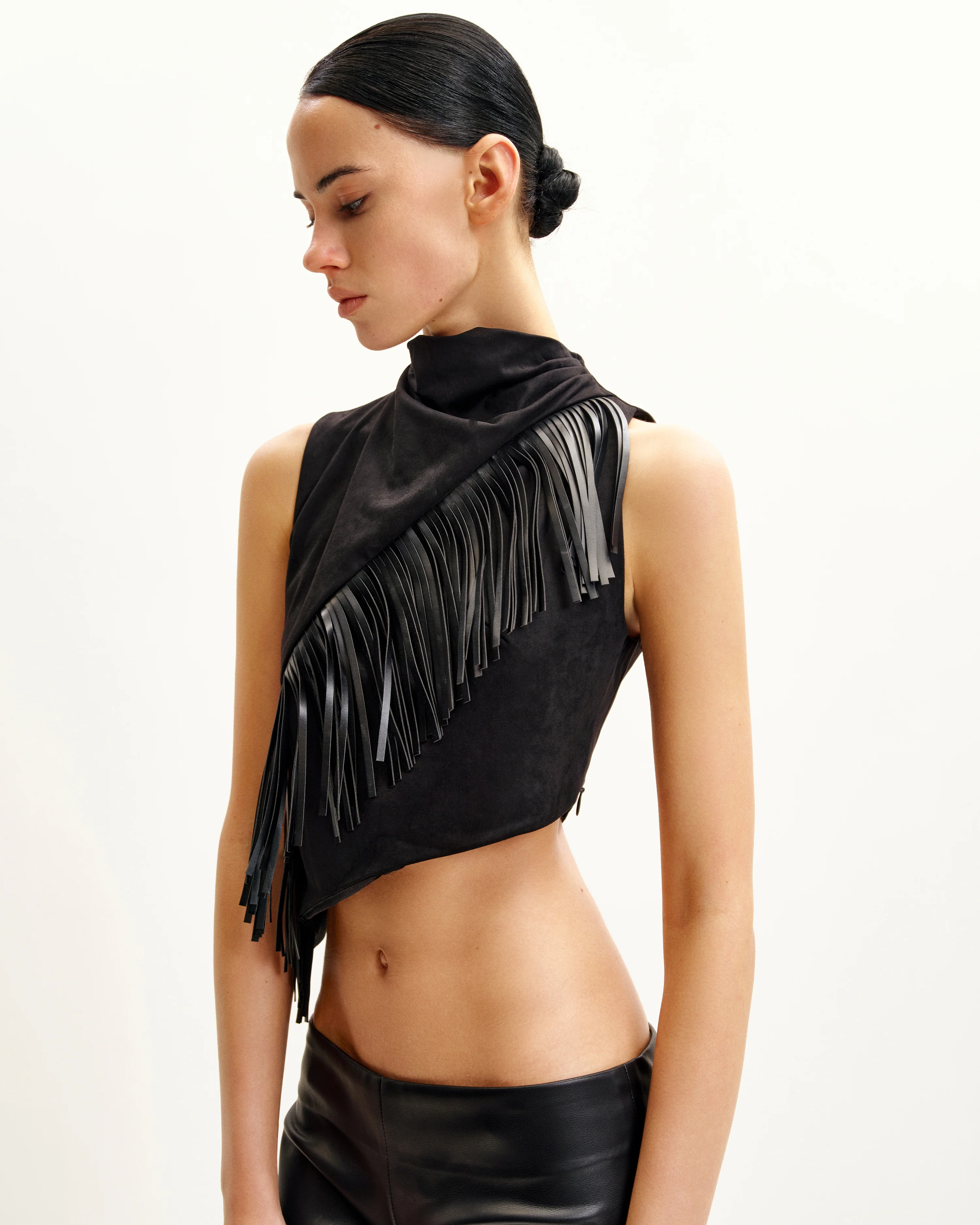 Adeline Asymmetrisches Fransen-Suede-Top - Schwarz - Image 3