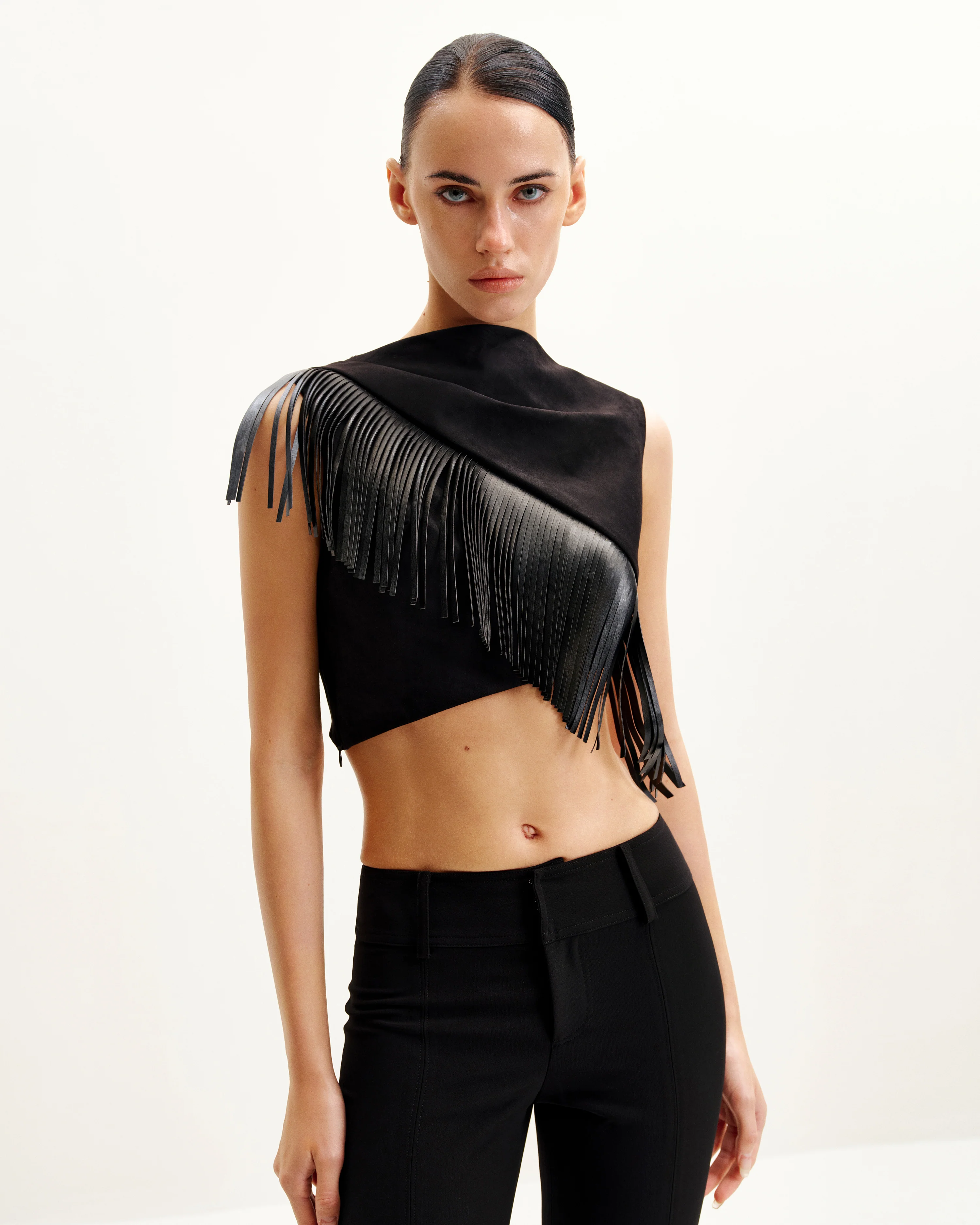 Ariana Asymmetrisches Fransen-Suede-Top - Schwarz - Image 2