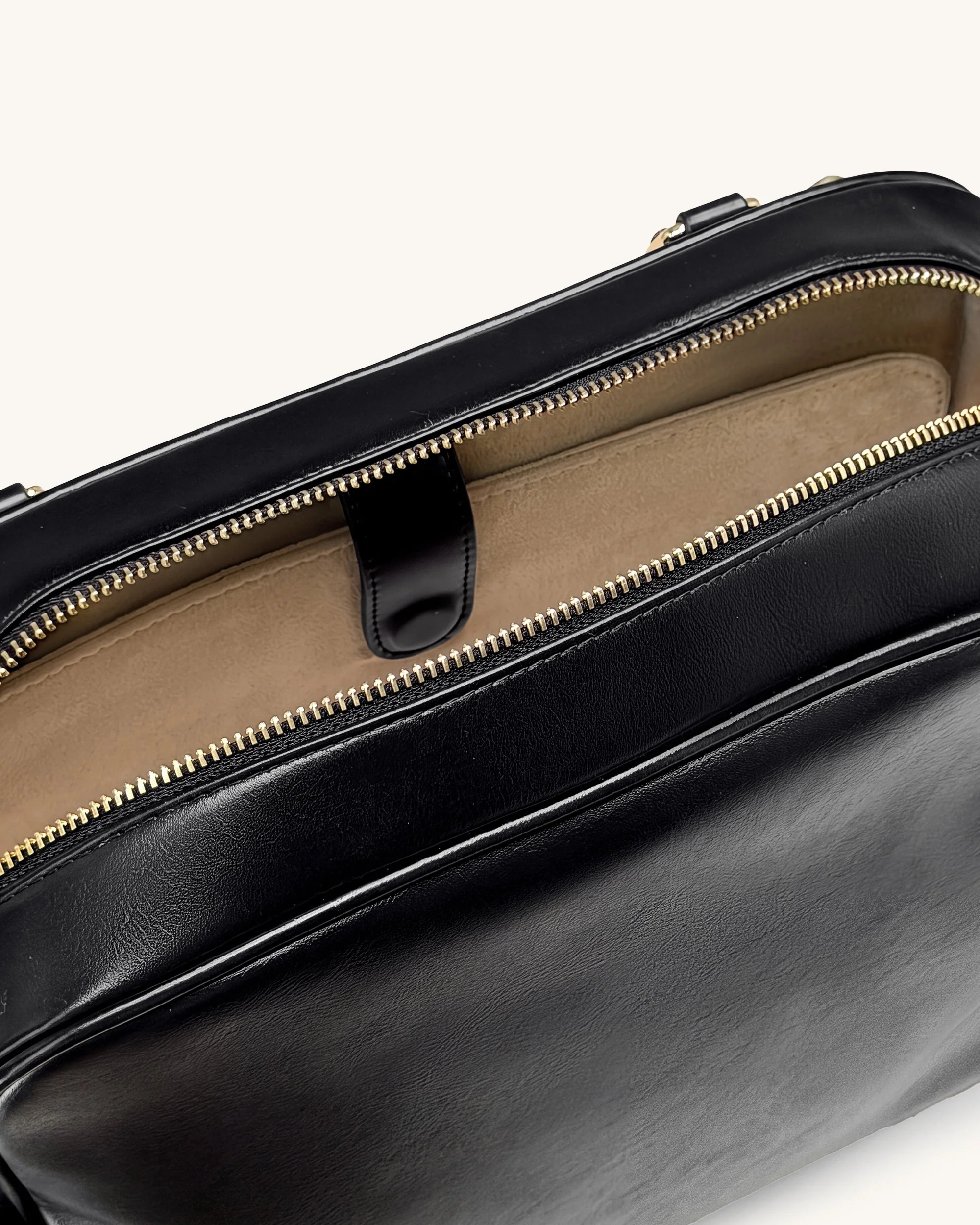 Callie Schultertasche mit Stoßzahn-Detail - Schwarz - Image 5