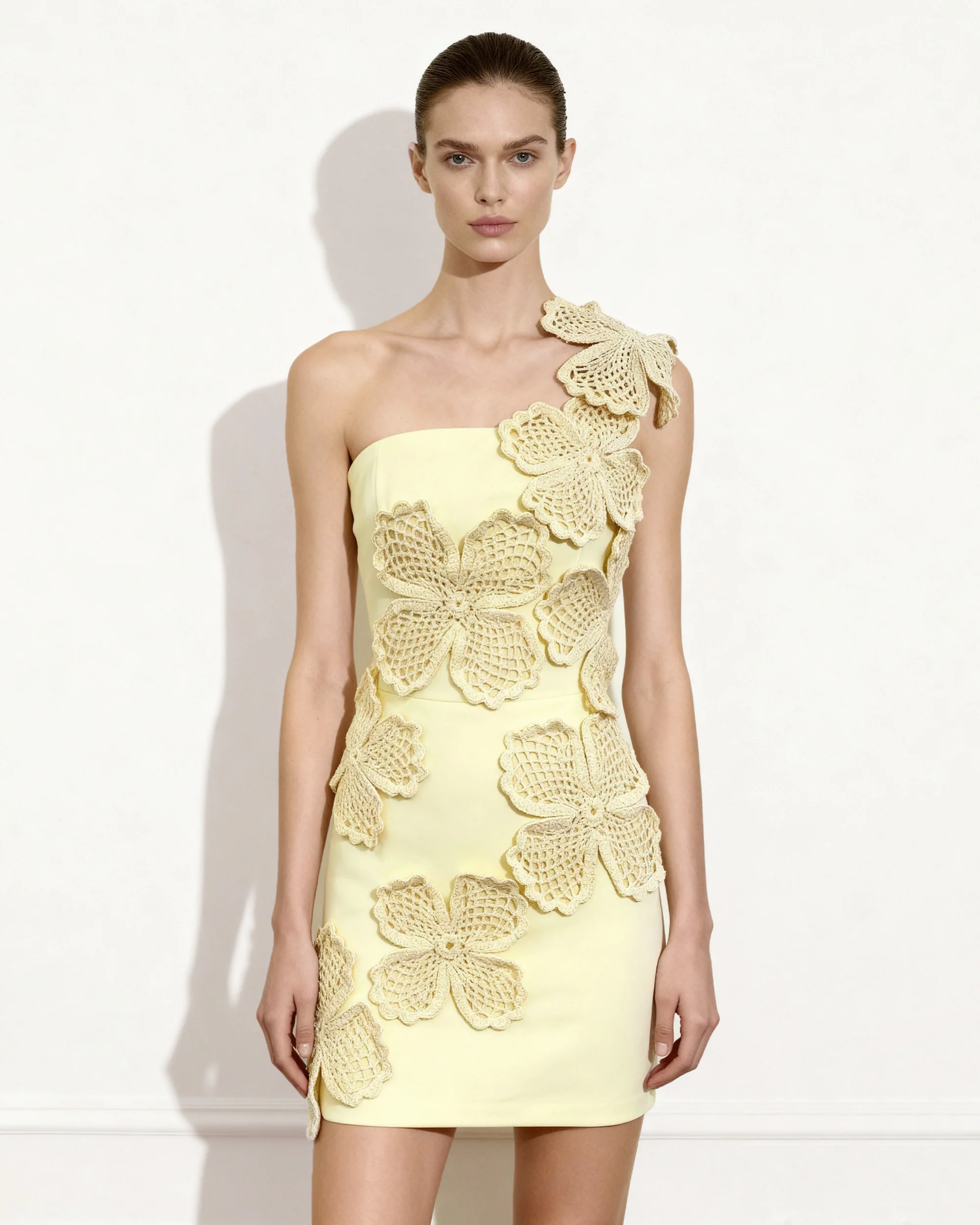 Häkel-Minikleid mit Blumenapplikation - Gelb