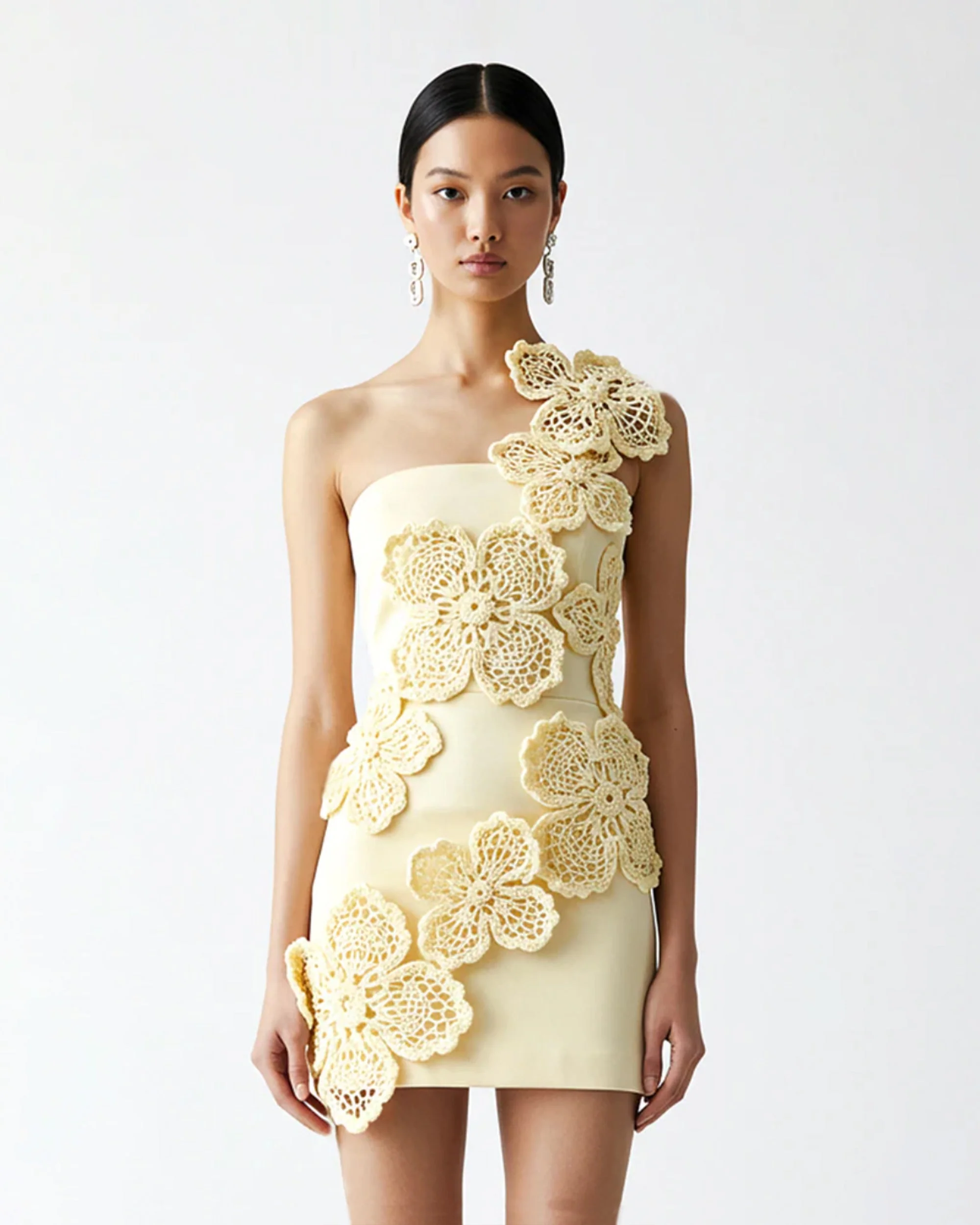 Häkel-Minikleid mit Blumenapplikation - Gelb - Image 2