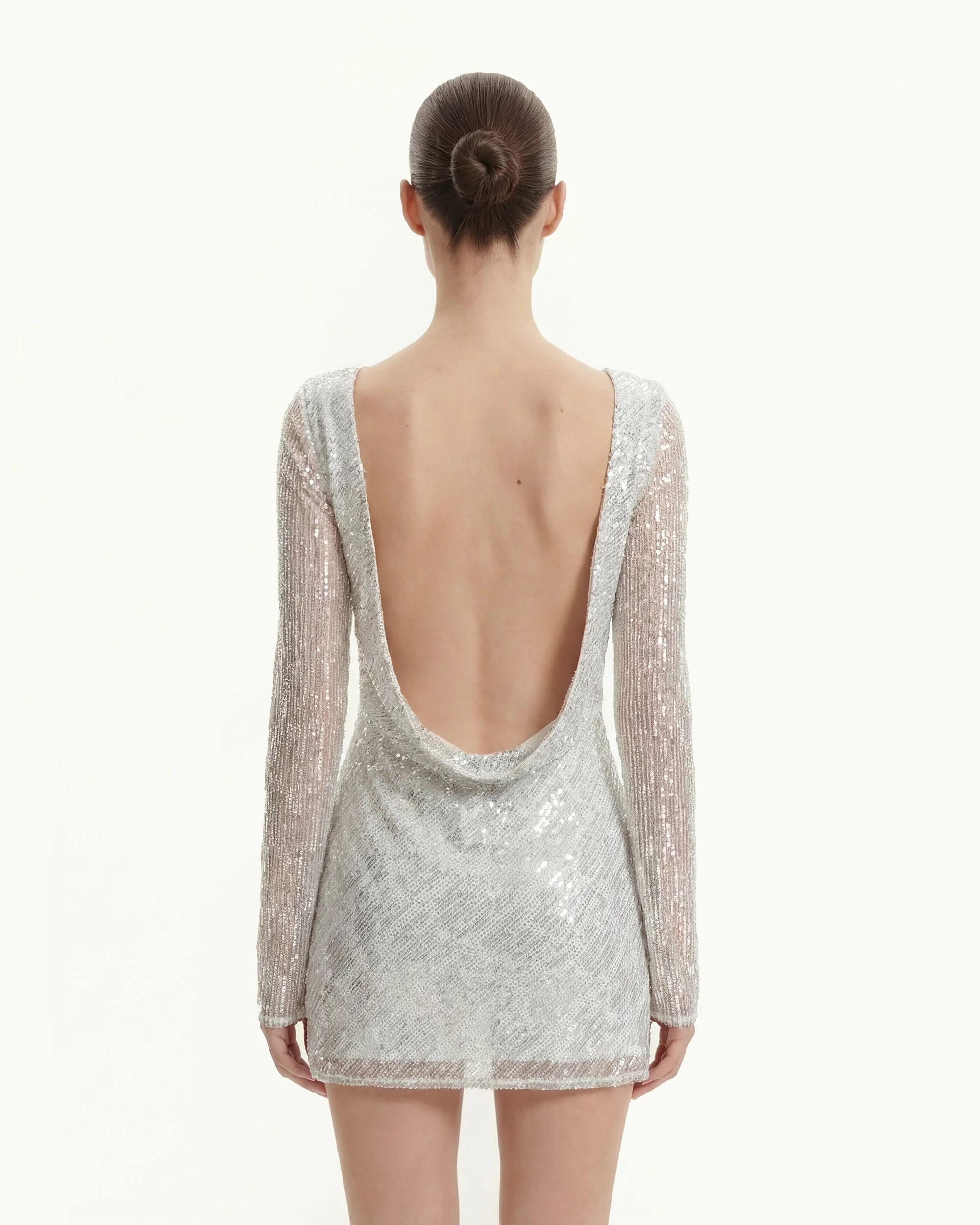 Langarm-Minikleid mit diagonalen Pailletten und offenem Rücken - Weiß - Image 3