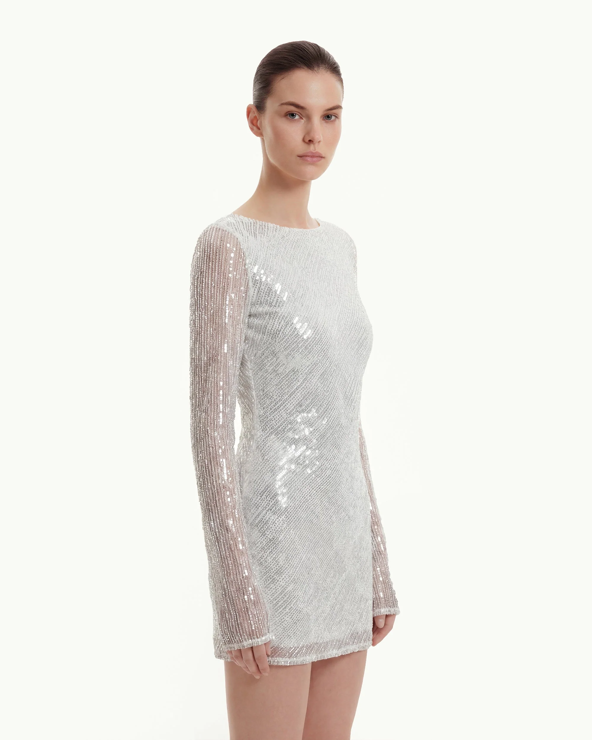 Langarm-Minikleid mit diagonalen Pailletten und offenem Rücken - Weiß - Image 4