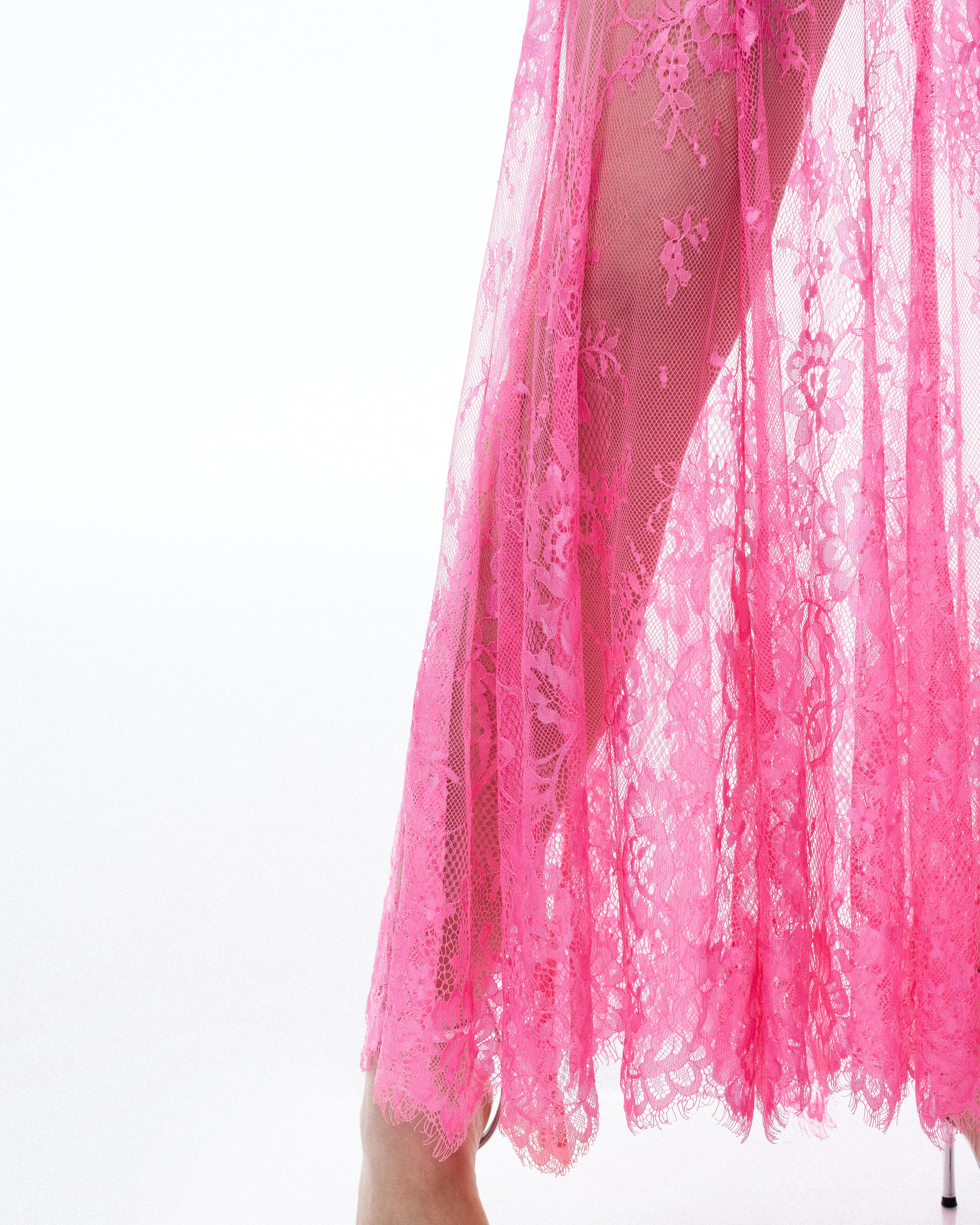 Evadne Kleid aus floraler Spitze – Rosa - Image 7