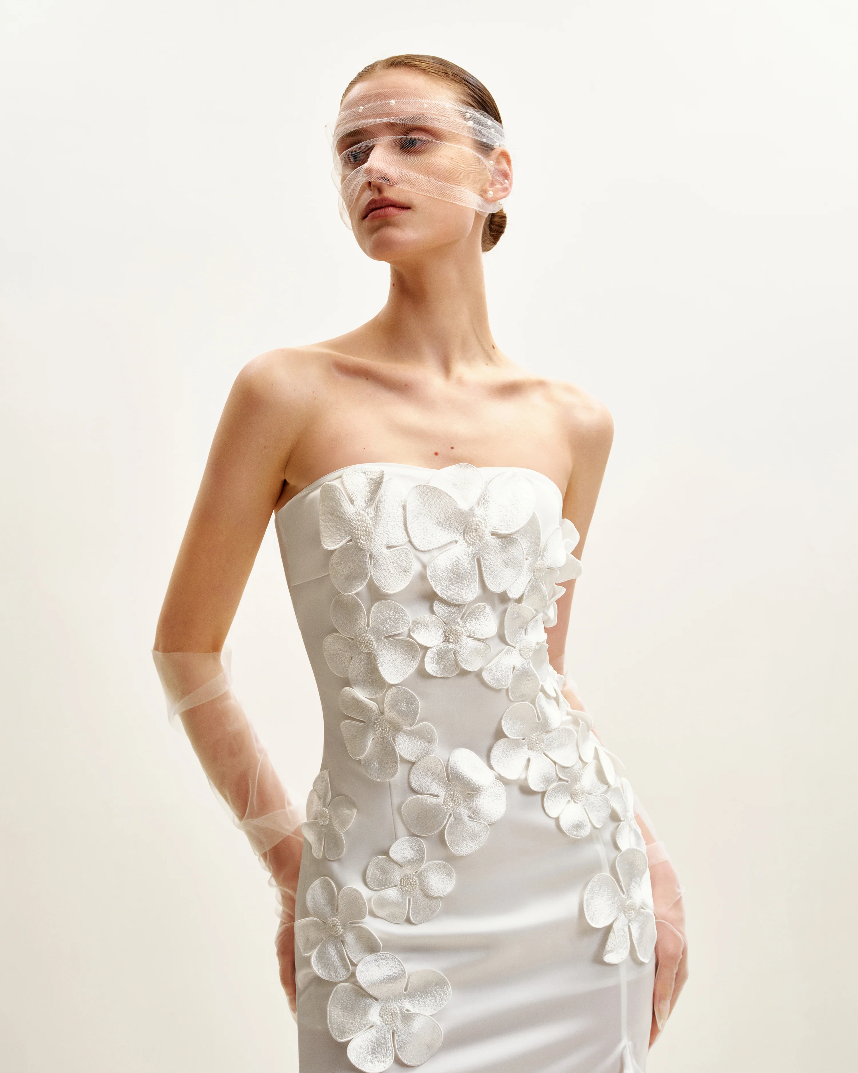 Langes Kleid mit floralem Stickerei - Weiß - Image 3