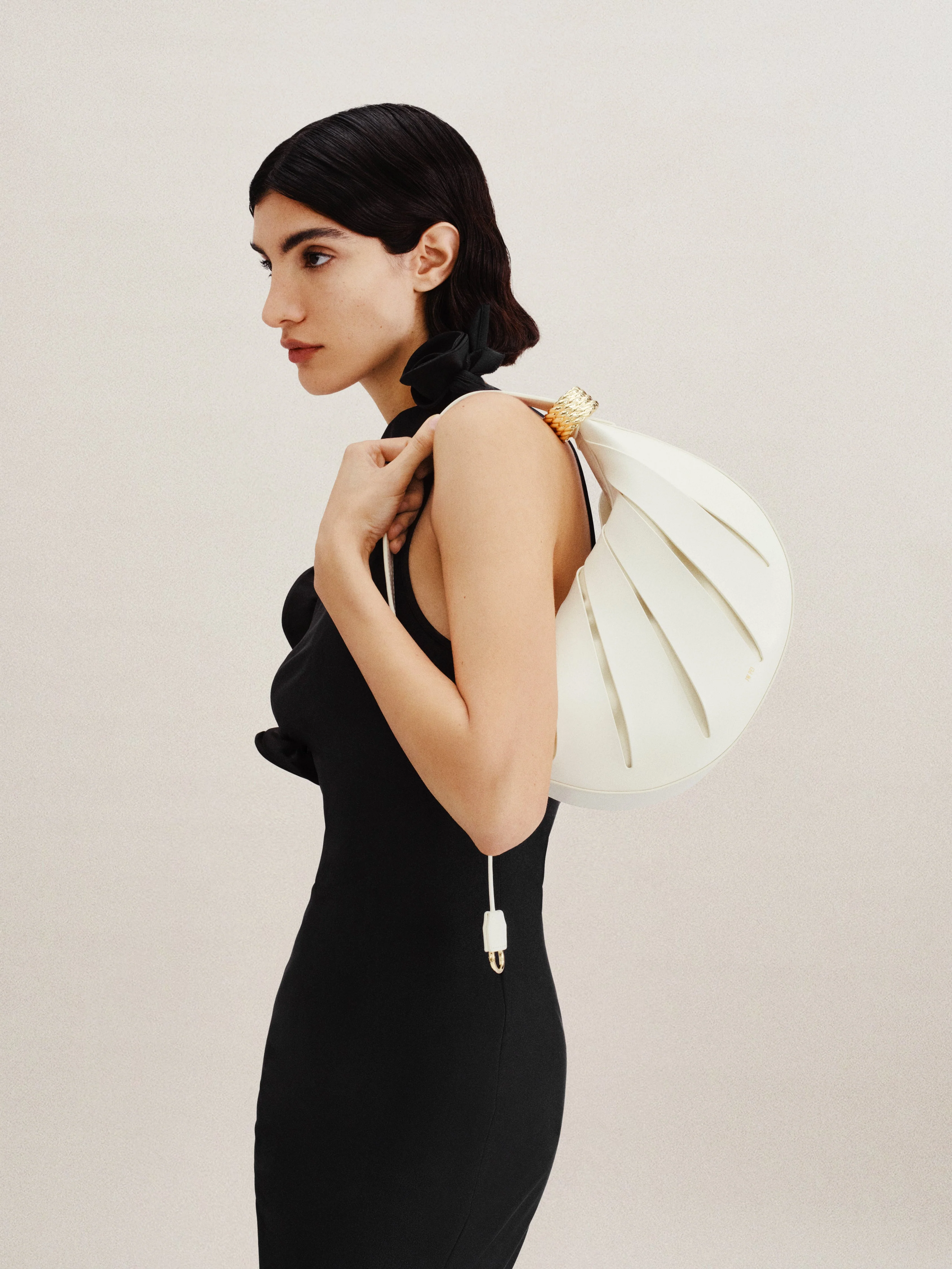 Jana Schultertasche mit Aussparungen - Weiß - Image 6