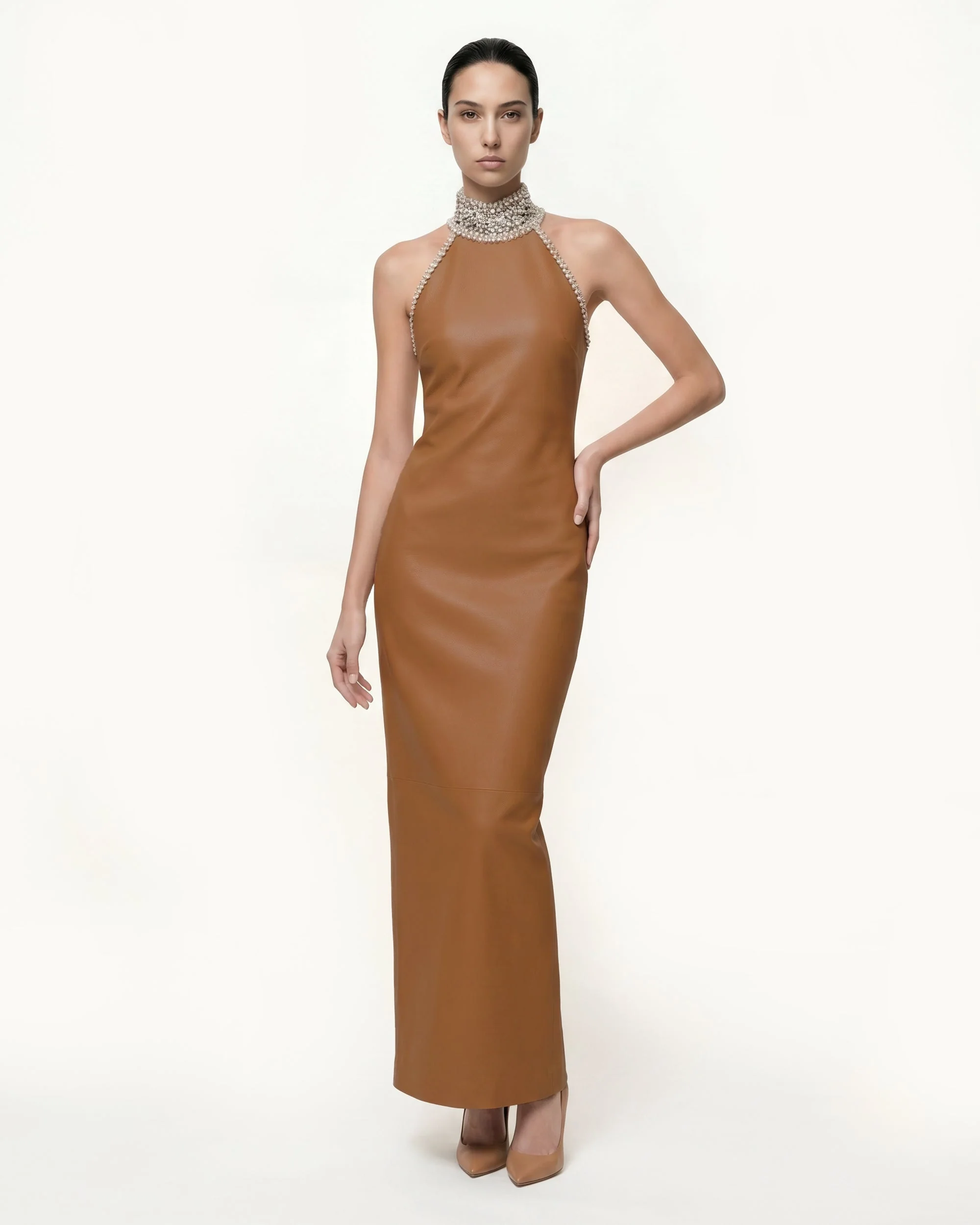 Hochgeschlossenes Neckholder-Maxikleid mit Schmucksteinen - Karamellbraun