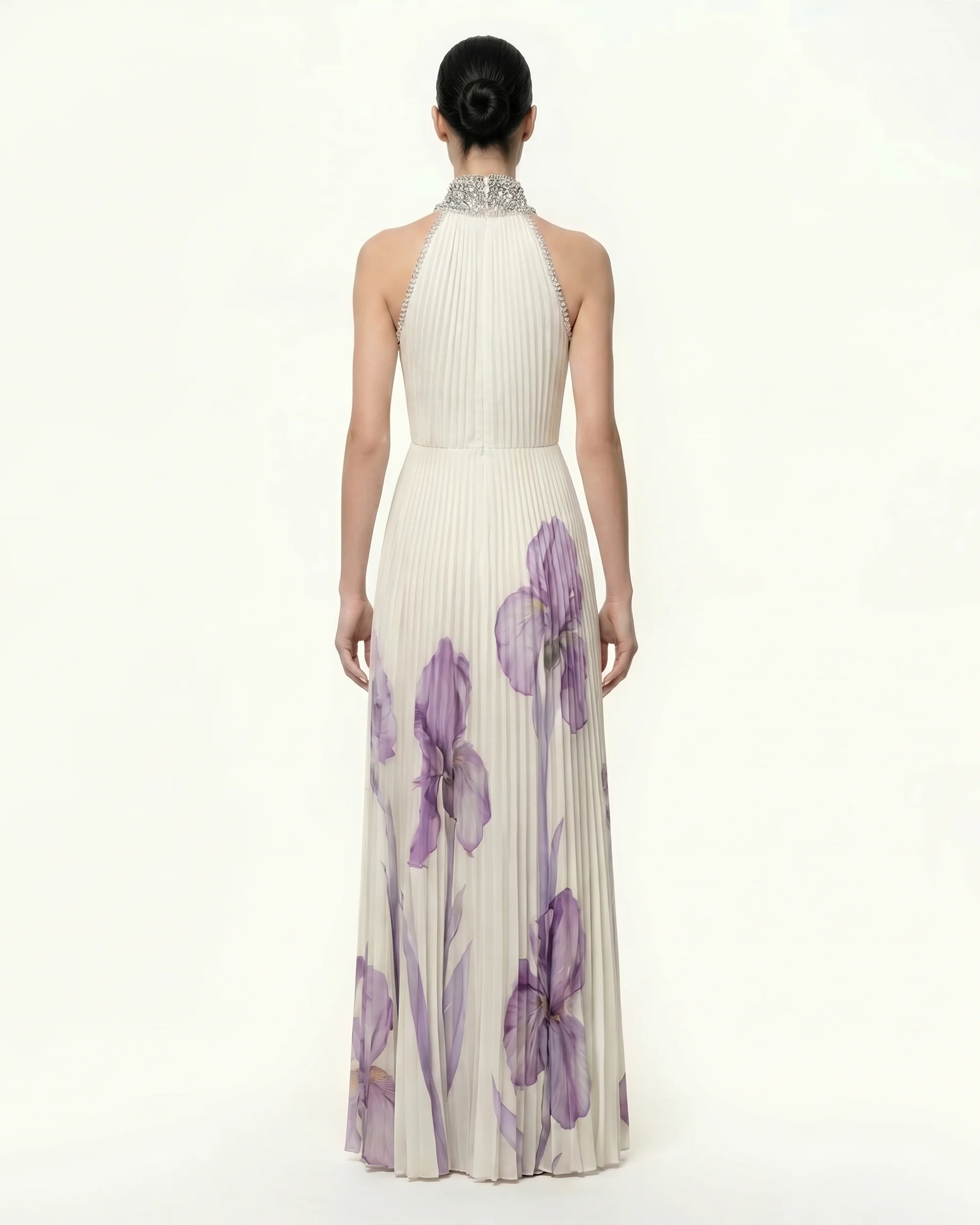 Plissiertes Maxikleid mit Neckholder, Schmucksteinkragen und Iris-Print - Weiß/Lila - Image 2
