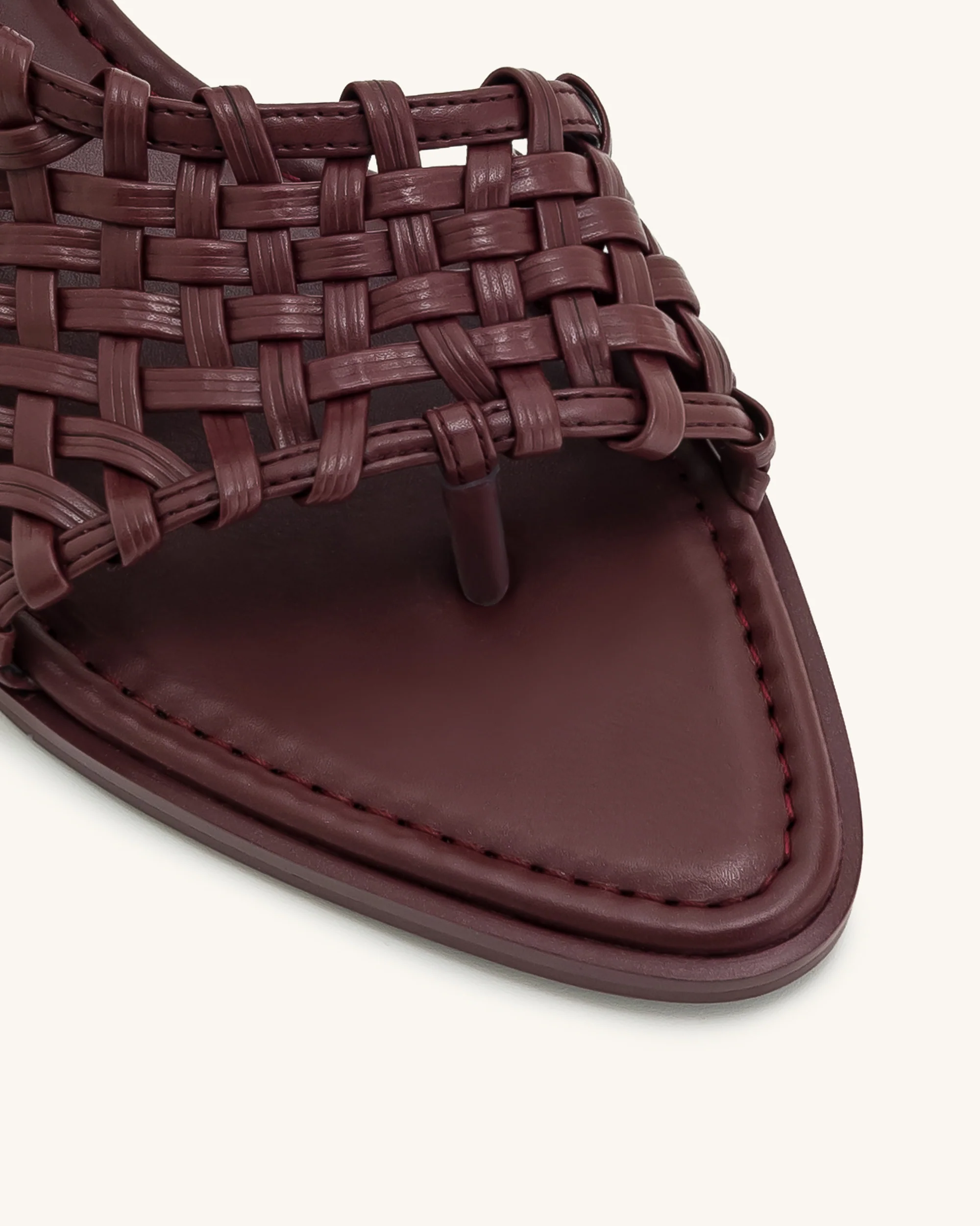 Jocelyn Flip-Flops mit gewebtem Riemen - Dunkelrot - Image 4