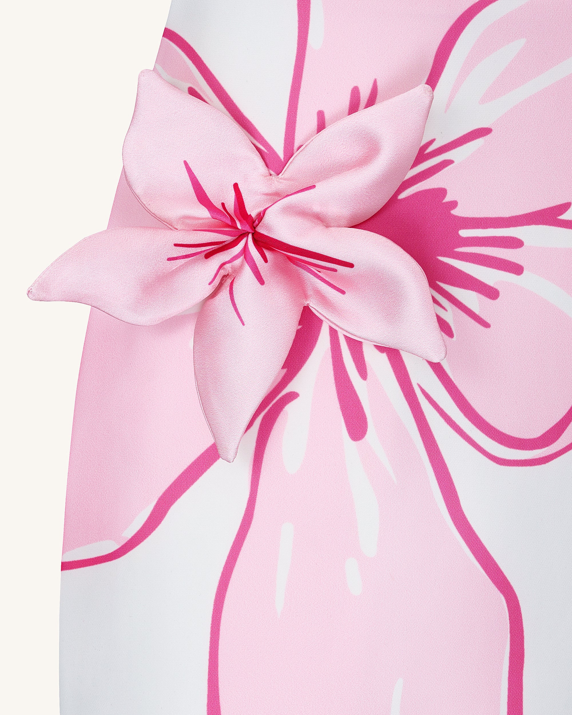 Minikleid mit rosa Blumenapplikationen – Weiß/Rosa - Image 5