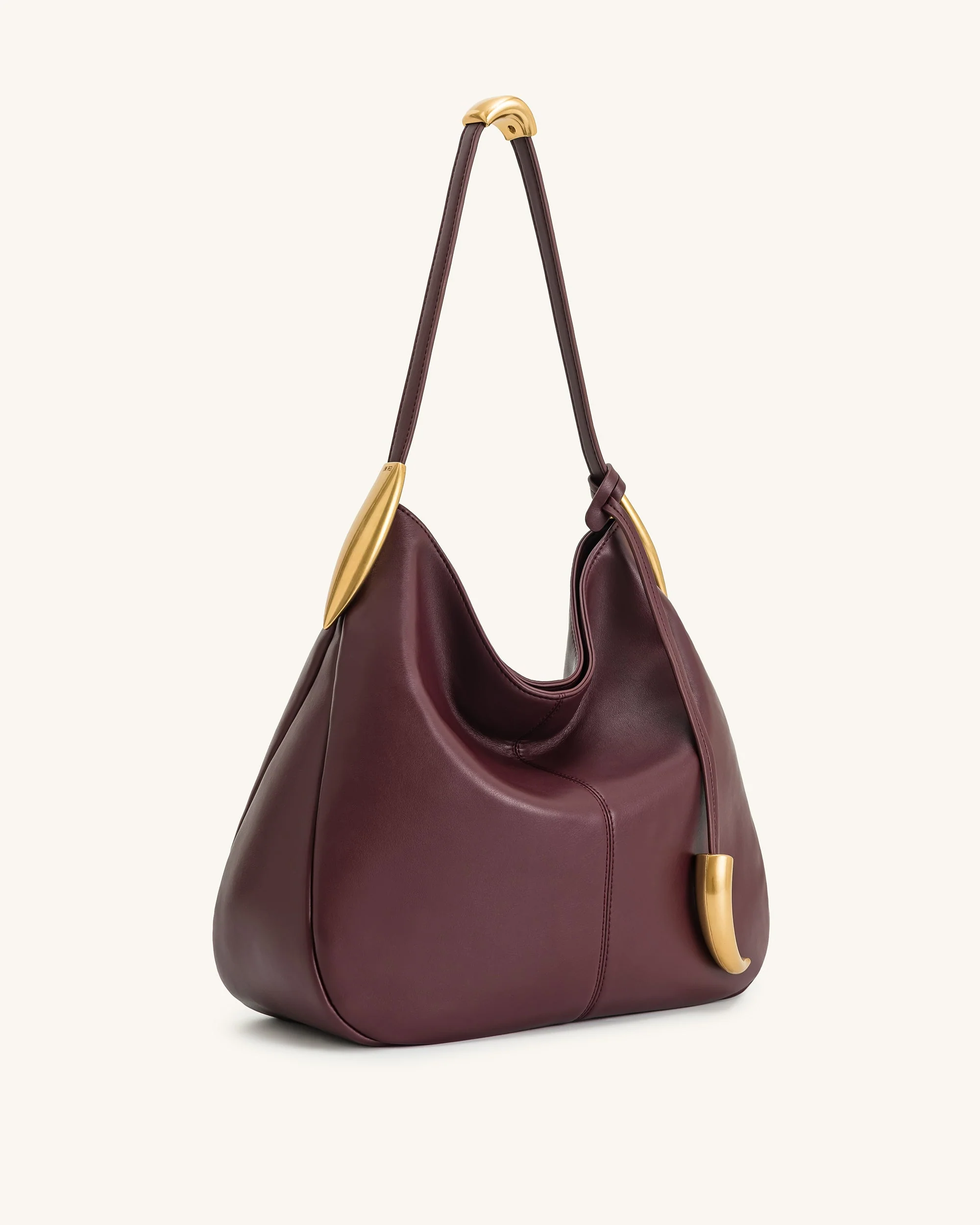 Nina Hobo-Bag mit Metallanhänger – Burgunderrot - Image 3