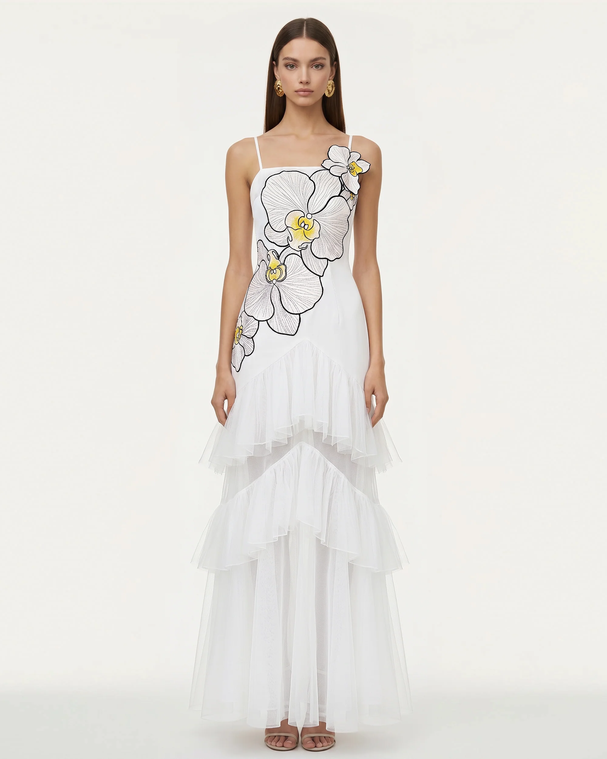 Trägerloses Tüll-Maxikleid mit Orchideenstickerei und Rüschen - Weiß