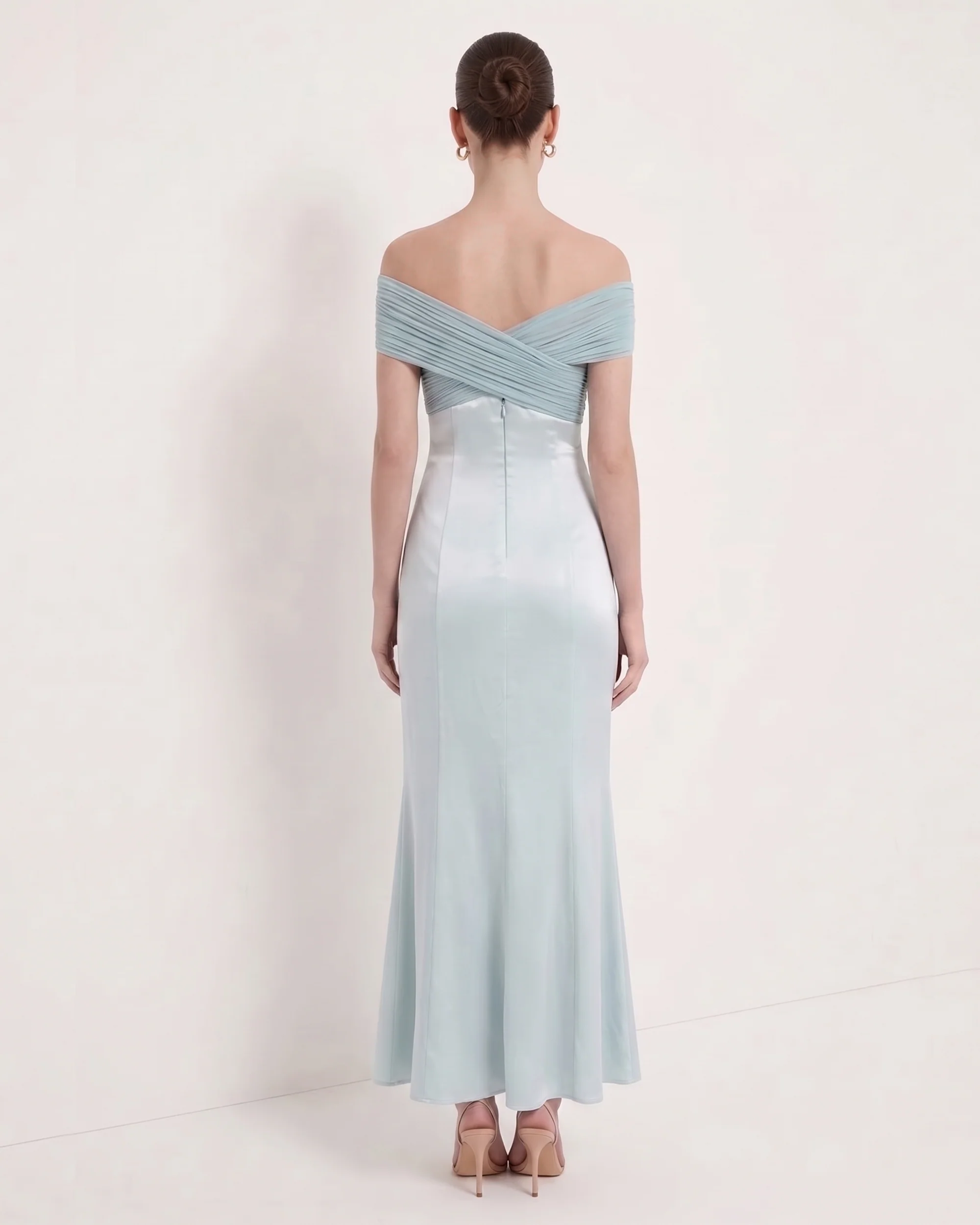 Plissee-Satin-Maxikleid mit Überkreuz-Neckholder - Staubblau - Image 4
