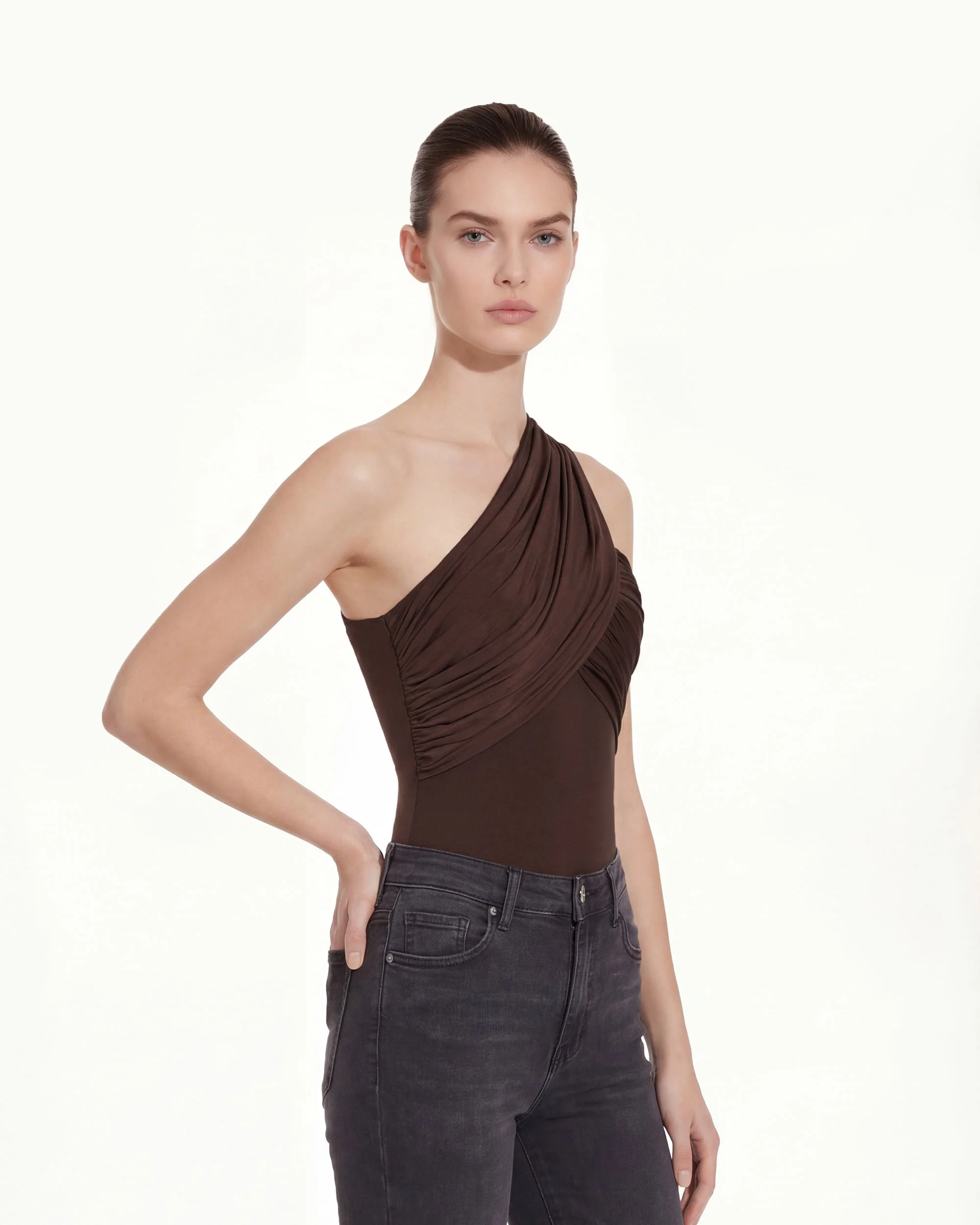 Asymmetrisches One-Shoulder-Oberteil mit Raffung - Braun - Image 3