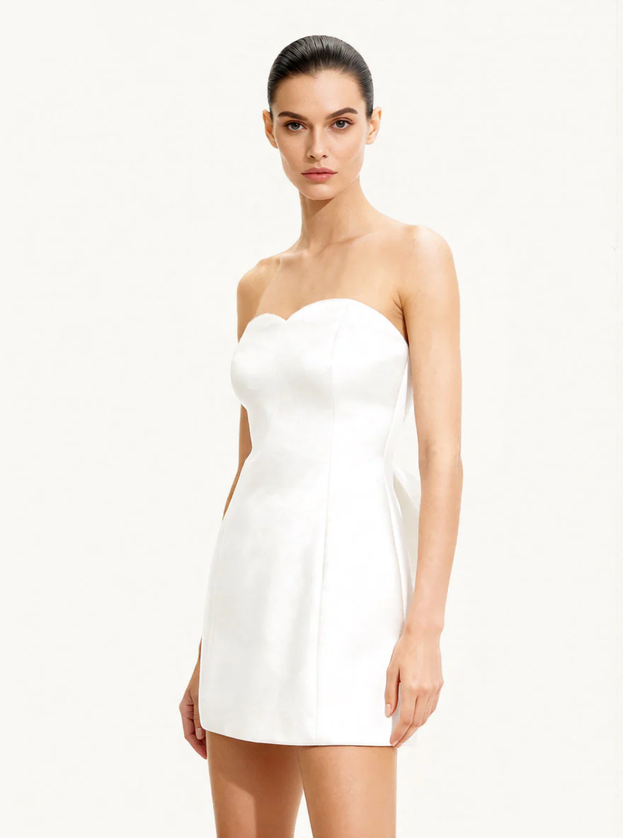 Satin trägerloses Minikleid mit Schleife hinten - Weiß - Image 2