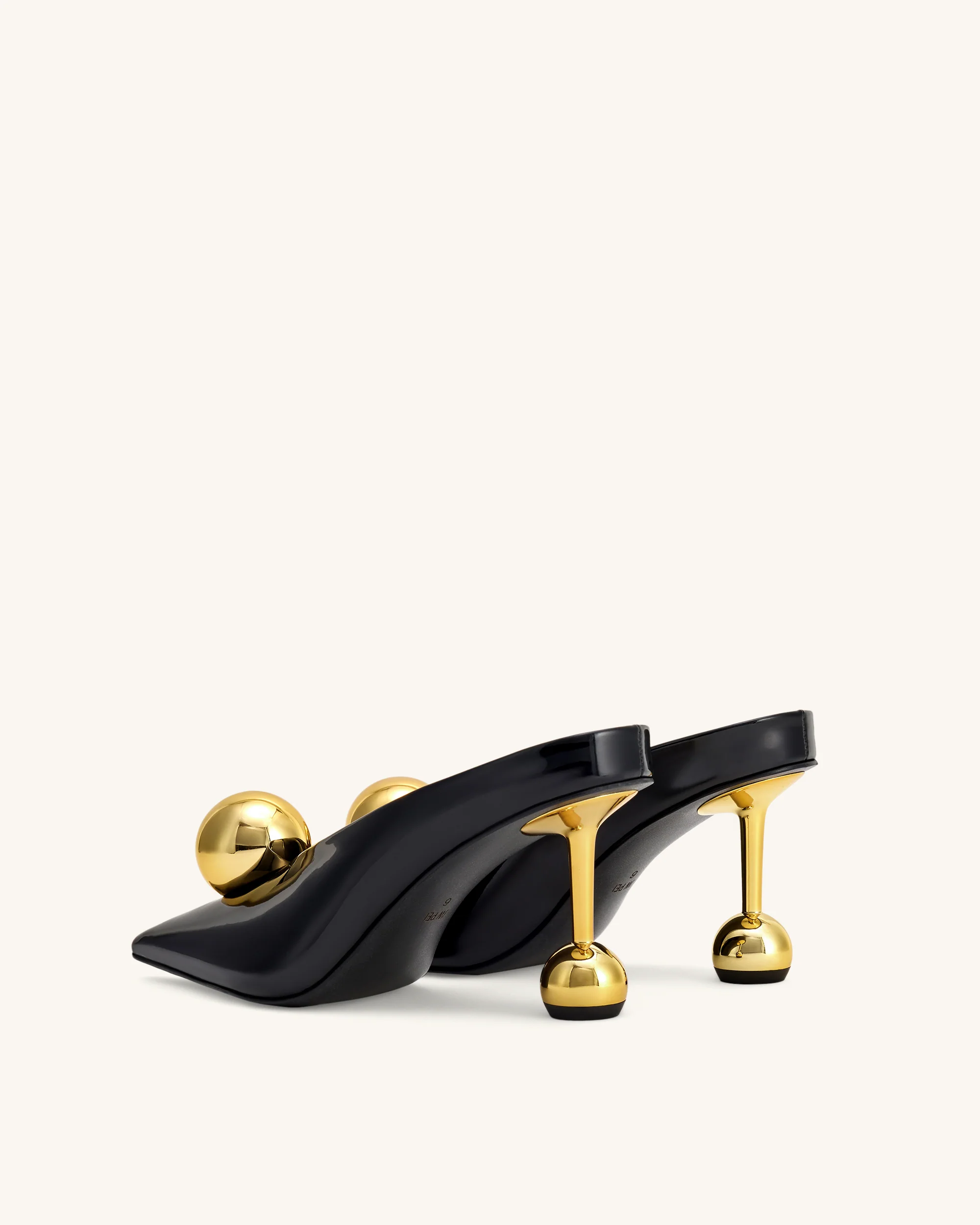 Sofia Mules mit abgewinkeltem Schaft und Kugelabsatz - Schwarz & Gold - Image 4