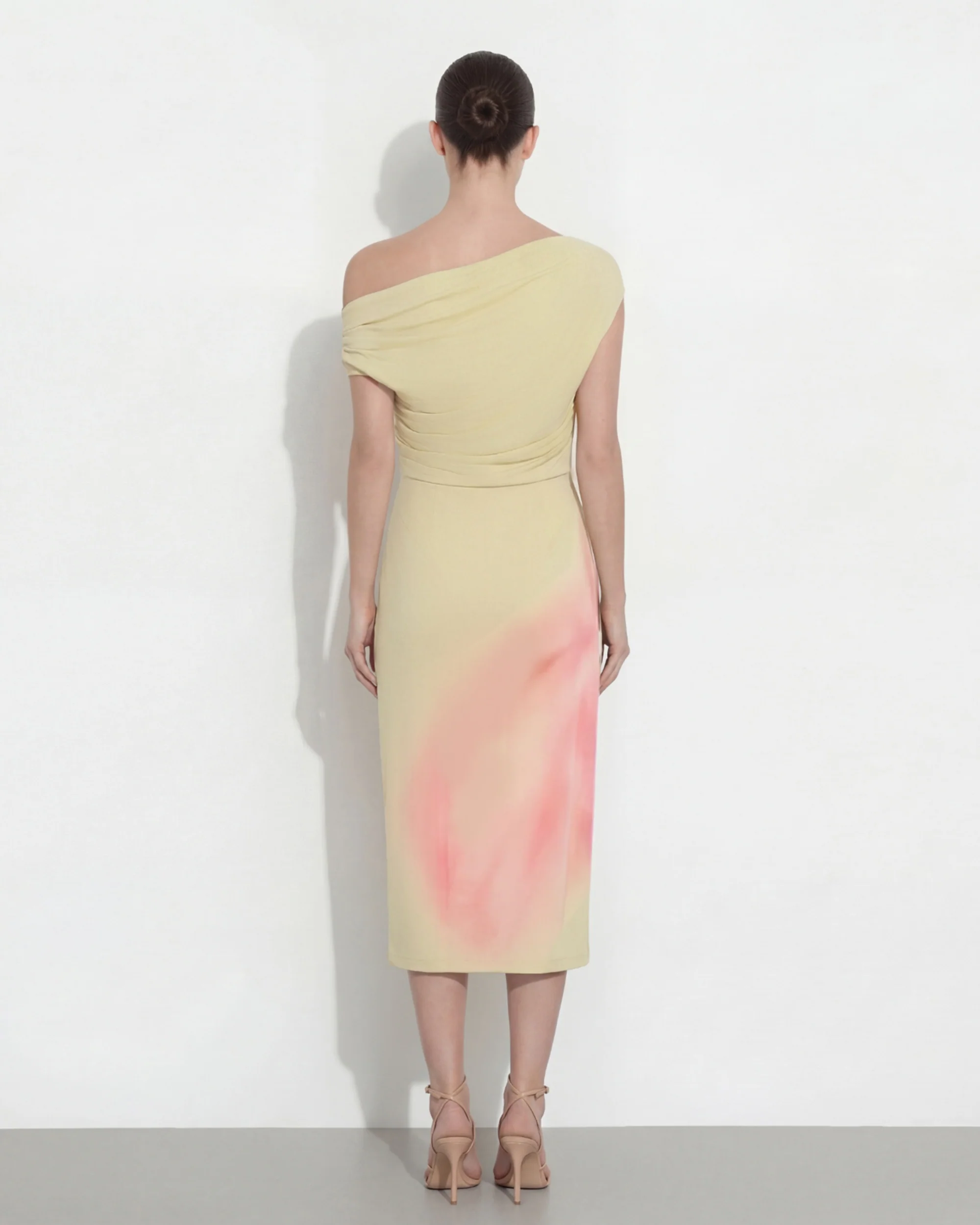 Asymmetrisches One-Shoulder-Midikleid mit Aquarell-Blumenmuster - Gelb - Image 2