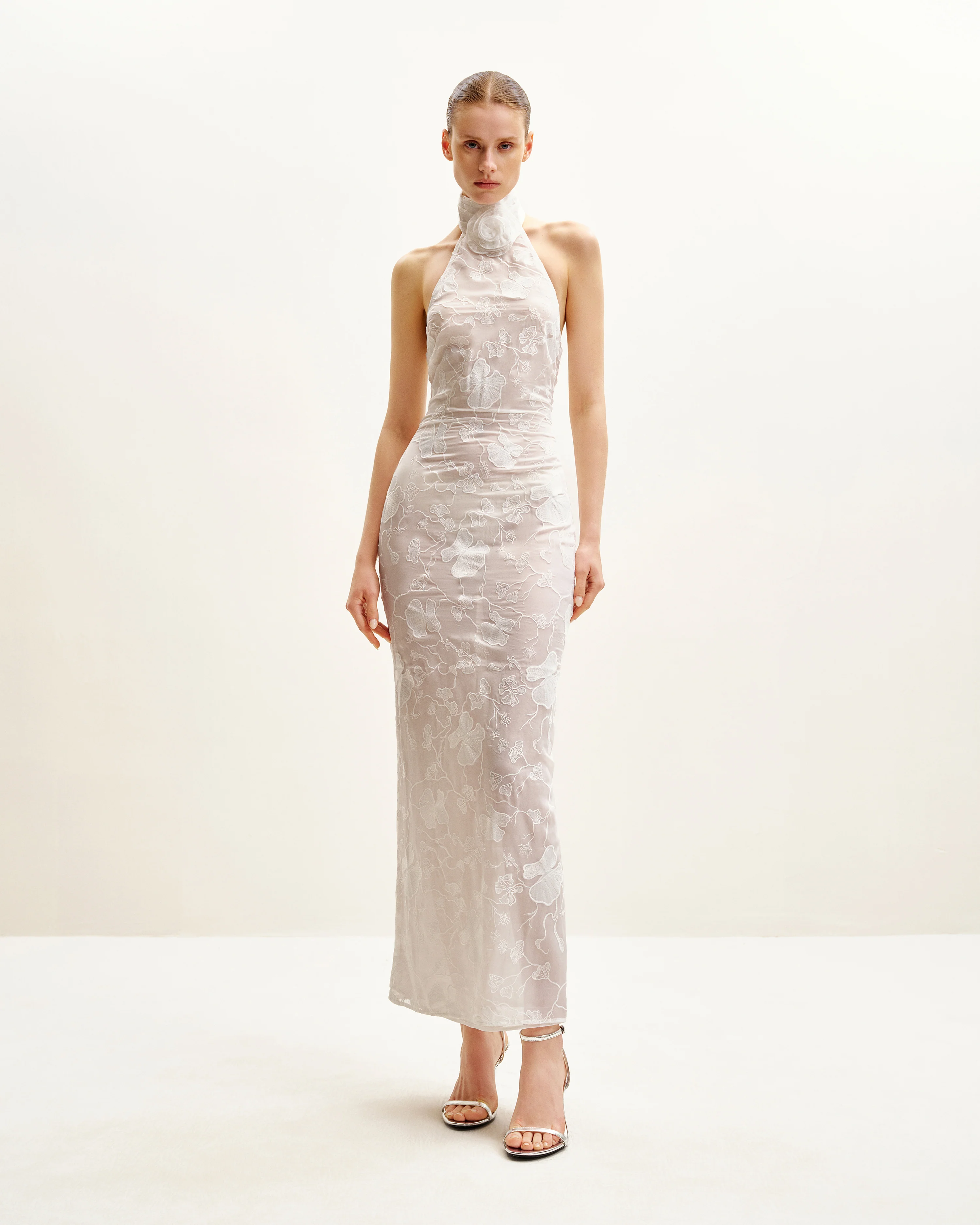 Uliana Weißes Maxikleid mit Blumen-Spitzen und Halterneck - Weiß