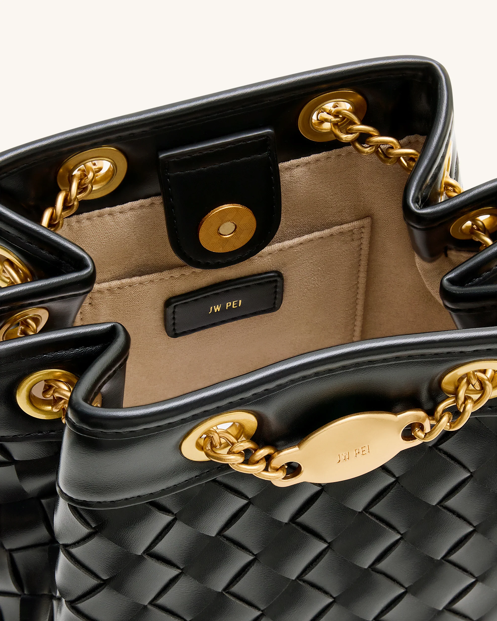 Yara Handgewebte Beuteltasche – Schwarz - Image 4